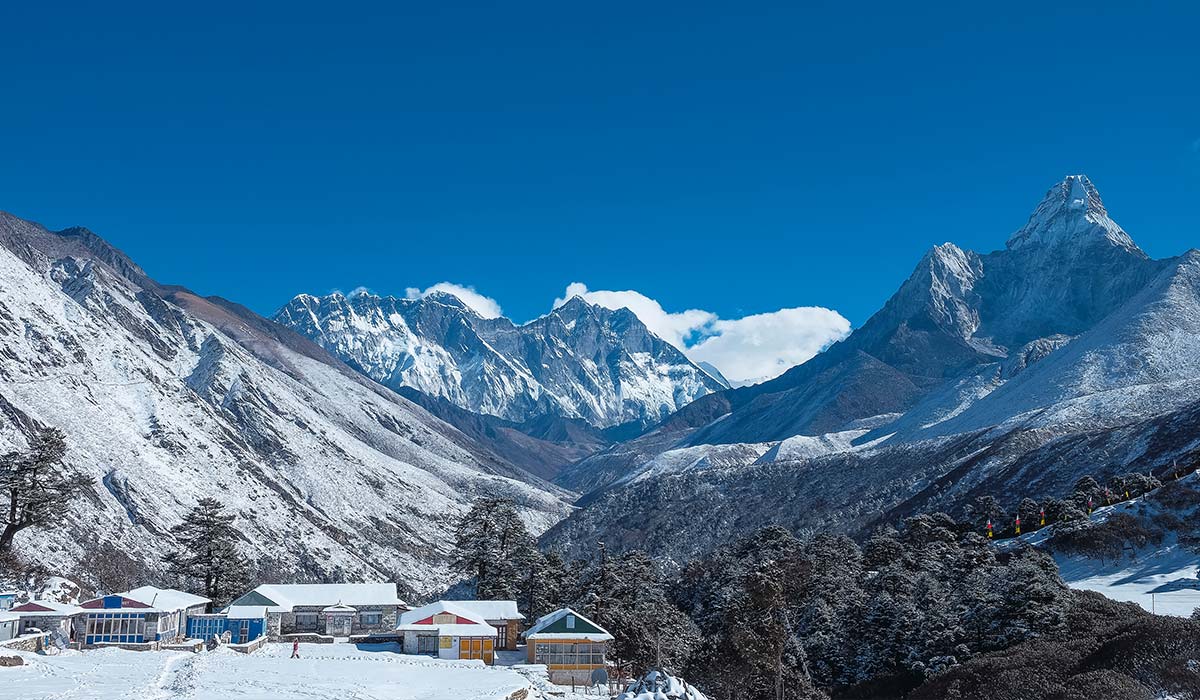 Mount Ama Dablam and stunning views on the EBC trek